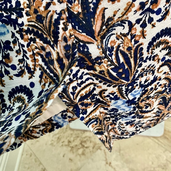 NWOT ANN TAYLOR Slim Skirt w/ Kick Pleat  Size 6  Love the Print! - Picture 6 of 7